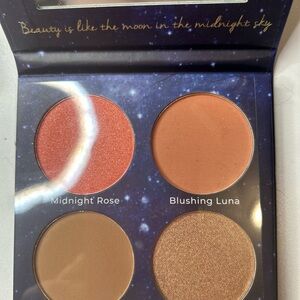 🌙 Moonlight Glow Makeup Palette